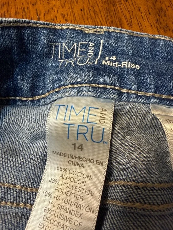 Time and Tru Faded Light Blue Distressed Mid Rise Jean Shorts. Size 14 - Picture 3 of 8